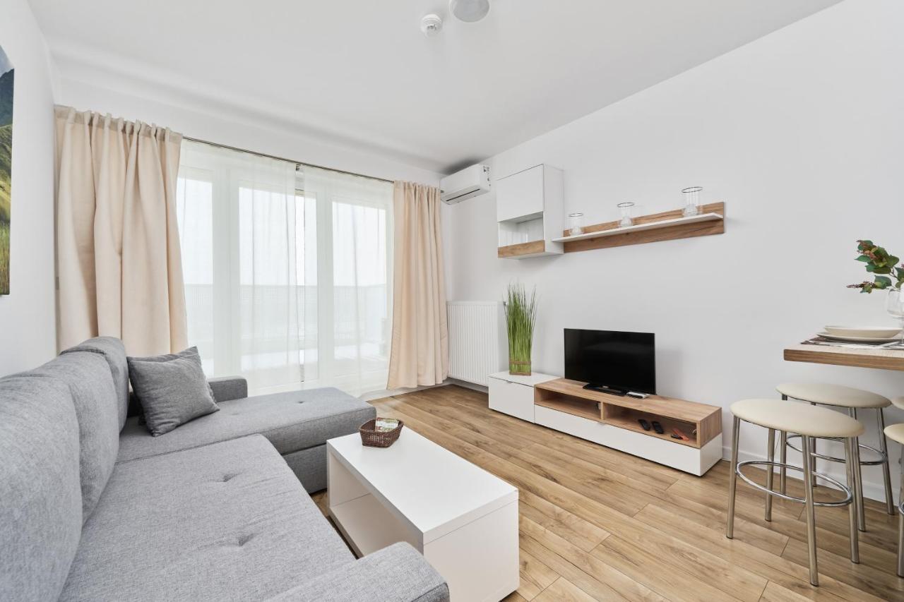 Krakowska 39 With Ac & Parking & Loggia By Renters Appartamento *