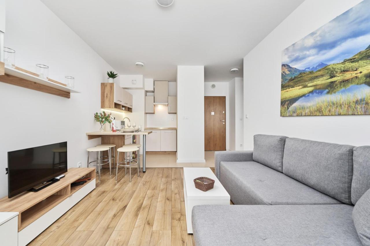 Krakowska 39 With Ac & Parking & Loggia By Renters Apartment Wroclaw